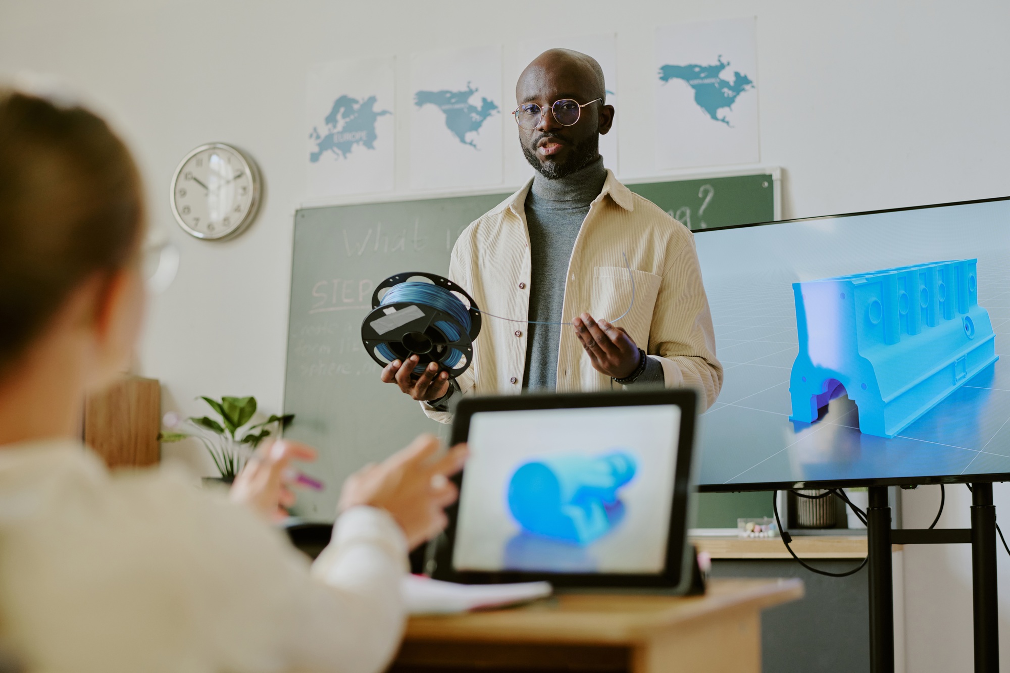 Presenting Virtual Reality Technology in Classroom Setting